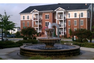 Fountain View in Greensboro, NC - Foto de edificio - Building Photo