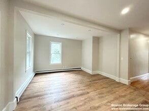 102 Buttonwood St, Unit #3 in Boston, MA - Building Photo - Building Photo