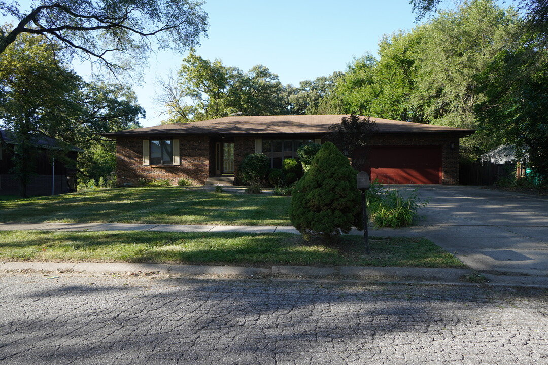 960 W 66th Ave in Merrillville, IN - Building Photo