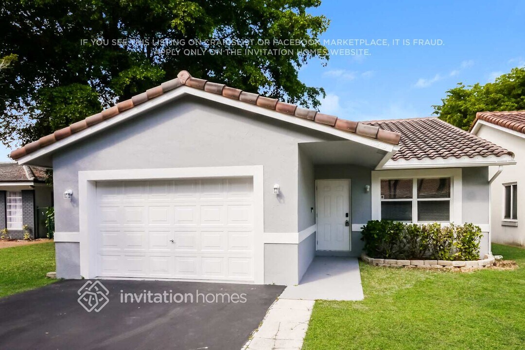 10203 NW 36th St in Coral Springs, FL - Building Photo