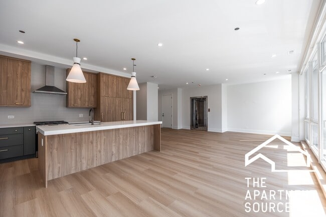 property at 1620 W Grand Ave