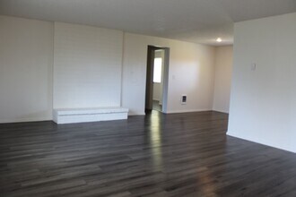 1826 NE 24th Ave in Hillsboro, OR - Building Photo - Building Photo