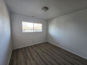 873 NE Alameda Ave in Roseburg, OR - Building Photo - Building Photo