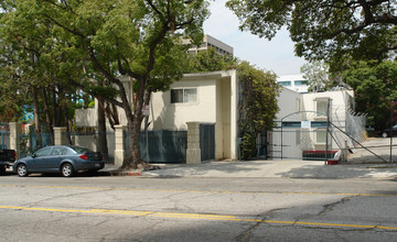 629 S Commonwealth Ave in Los Angeles, CA - Foto de edificio - Building Photo