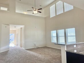 5012 Lexington Meadow Ln in Austin, TX - Foto de edificio - Building Photo