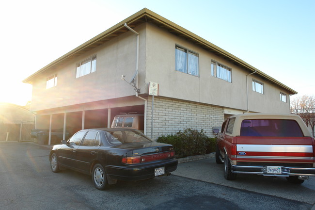 1002 N Sanborn Rd in Salinas, CA - Building Photo - Building Photo