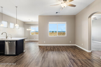 5557 N Teaberry Ln in Prescott Valley, AZ - Building Photo - Building Photo