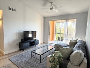 1190 Reserve Way in Naples, FL - Foto de edificio - Building Photo