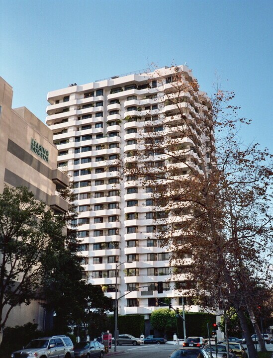 The Wilshire House in Los Angeles, CA - Building Photo