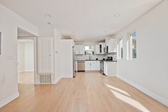 635 N Harvard Blvd, Unit 635.50 in Los Angeles, CA - Foto de edificio - Building Photo