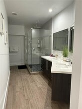 3231 Salzedo St in Coral Gables, FL - Foto de edificio - Building Photo