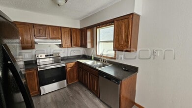 862 Oakland Rd NE in Cedar Rapids, IA - Foto de edificio - Building Photo