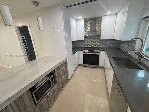 2900 SW 16th St in Fort Lauderdale, FL - Building Photo - Building Photo