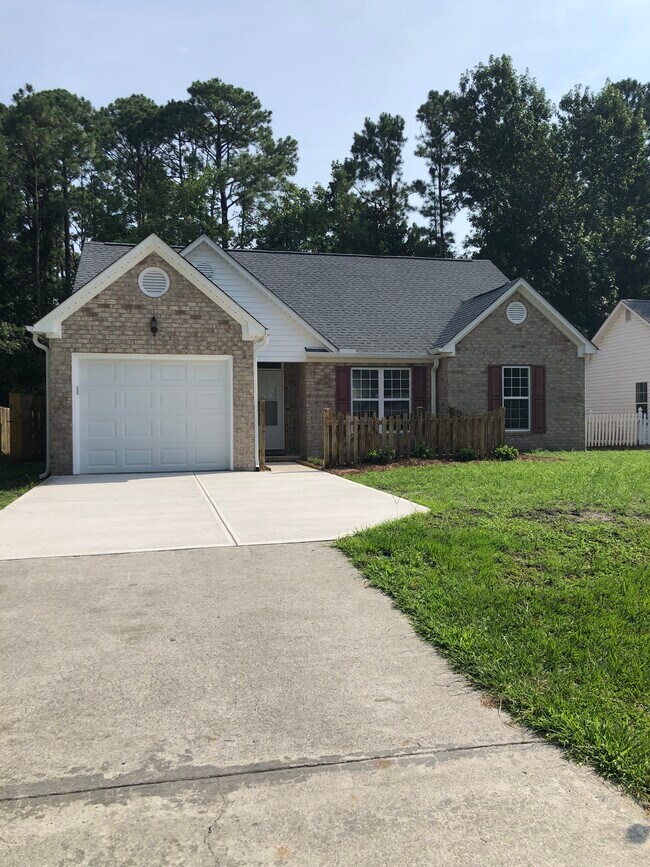 334 Brighton Rd in Wilmington, NC - Foto de edificio - Building Photo