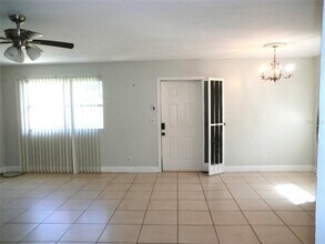 102 Cambridge Trail in Sun City Center, FL - Building Photo - Building Photo