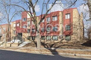 520 Ridgewood Ave in Minneapolis, MN - Building Photo