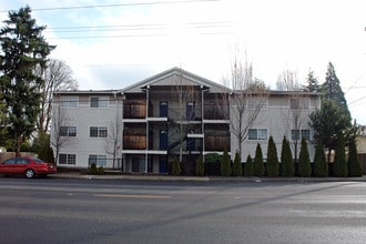 Pier Park Condominiums in Portland, OR - Building Photo - Building Photo