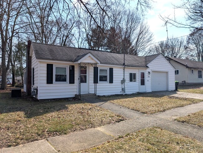 813 E Pearl St in Greenville, MI - Building Photo - Building Photo