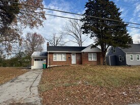 2361 Gardner Dr in St. Louis, MO - Building Photo