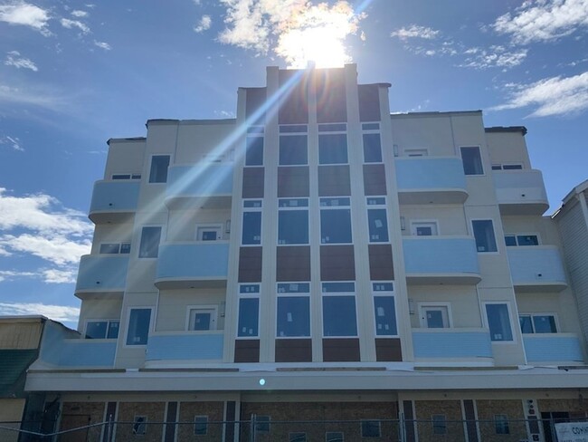 163 Nantasket Ave, Unit 301 in Hull, MA - Foto de edificio - Building Photo