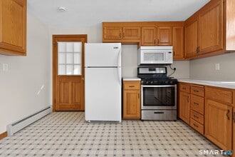 985 Slater Rd in New Britain, CT - Building Photo - Building Photo