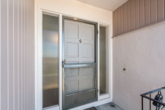565 Hawthorne Ave in San Bruno, CA - Building Photo - Building Photo