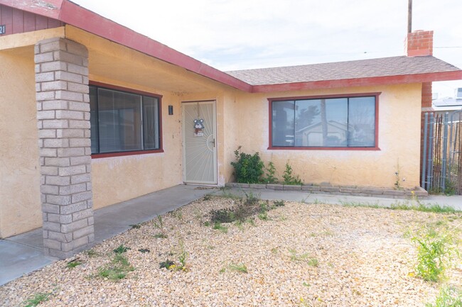 1421 S Yorktown St in Ridgecrest, CA - Building Photo - Building Photo
