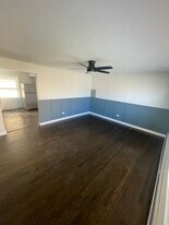 7810 S Escanaba Ave, Unit 2B in Chicago, IL - Building Photo