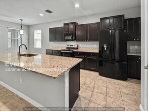 11602 Warren Oaks Pl in Riverview, FL - Foto de edificio - Building Photo