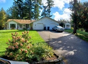 981 Kazac Pl SE in Port Orchard, WA - Building Photo - Building Photo