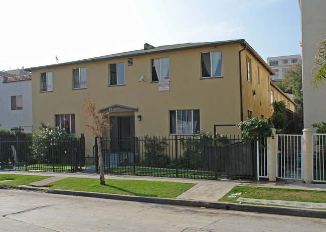 1825 Wilcox Ave in Hollywood, CA - Foto de edificio - Building Photo