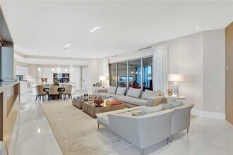 18555 Collins Ave, Unit # 4601 in Sunny Isles Beach, FL - Building Photo - Building Photo