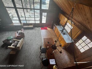 174 Sweet Briar Rd in Pocono Pines, PA - Foto de edificio - Building Photo