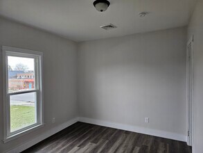 2042 Bailey Ave, Unit 2 in Buffalo, NY - Foto de edificio - Building Photo