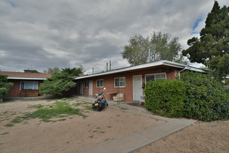 917 Amherst Dr SE in Albuquerque, NM - Building Photo - Building Photo