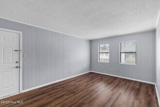 107 Ravenwood Dr in Jacksonville, NC - Building Photo - Building Photo