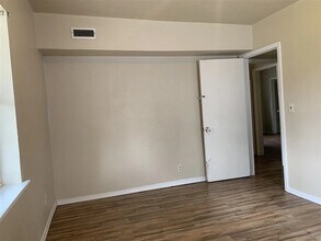 402 W Poplar Ave in Enid, OK - Building Photo - Building Photo