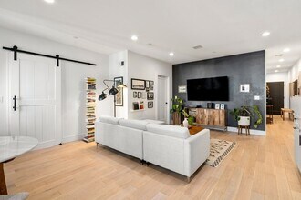 148 W 9th St, Unit PH7 in Boston, MA - Building Photo - Building Photo