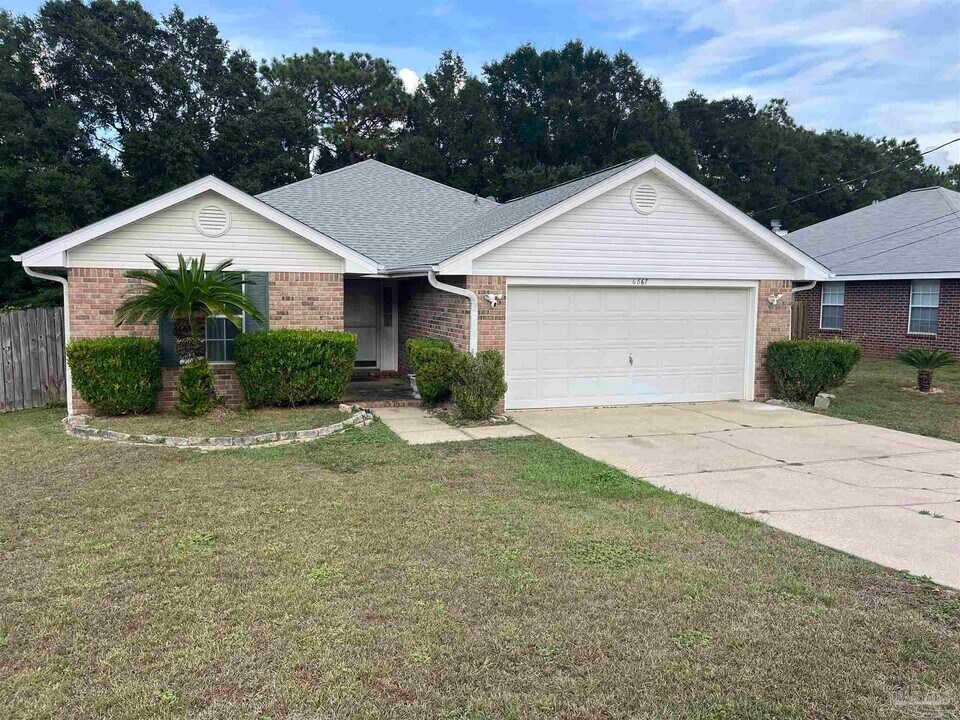 6867 Cedar Ridge Cir in Milton, FL - Building Photo