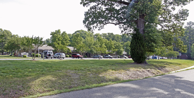 Nettles Drive Apartments in Newport News, VA - Building Photo - Building Photo