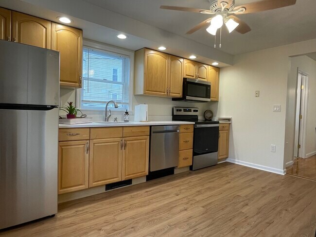 248 Somerville Ave, Unit 2 in Somerville, MA - Foto de edificio - Building Photo
