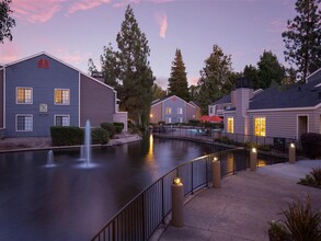 Hidden Lake Condominium Rentals in Sacramento, CA - Foto de edificio - Building Photo