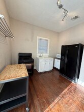 1207 McCullough Ave in San Antonio, TX - Foto de edificio - Building Photo