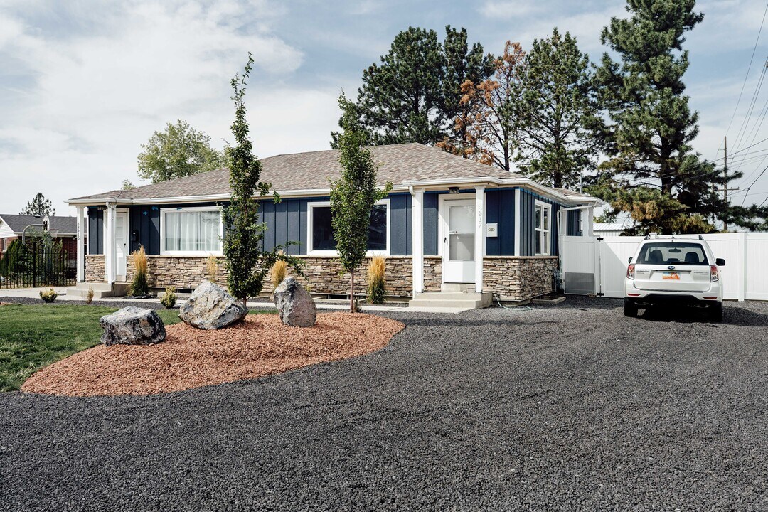8917 S 1240 E in Sandy, UT - Building Photo