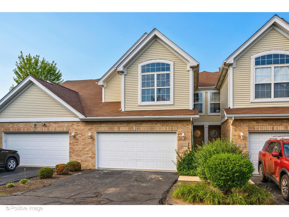 16151 Hackney Dr in Orland Park, IL - Building Photo