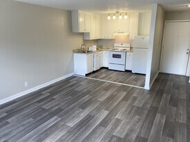 1005 Hickory Hill Ln in Nashville, TN - Building Photo