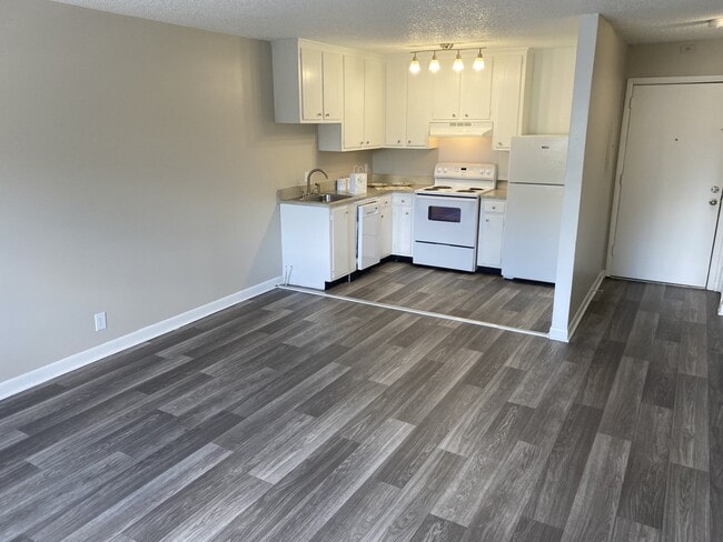 1005 Hickory Hill Ln