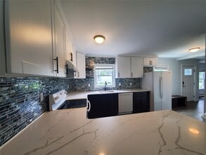 14 Westcliff Dr in Mount Sinai, NY - Building Photo - Building Photo