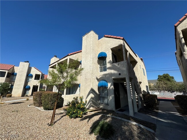 4919 Newport Cove Dr-Unit -D in Las Vegas, NV - Building Photo - Building Photo