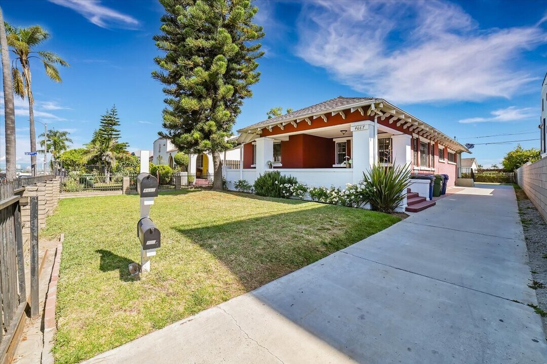 4667 Pickford St in Los Angeles, CA - Building Photo